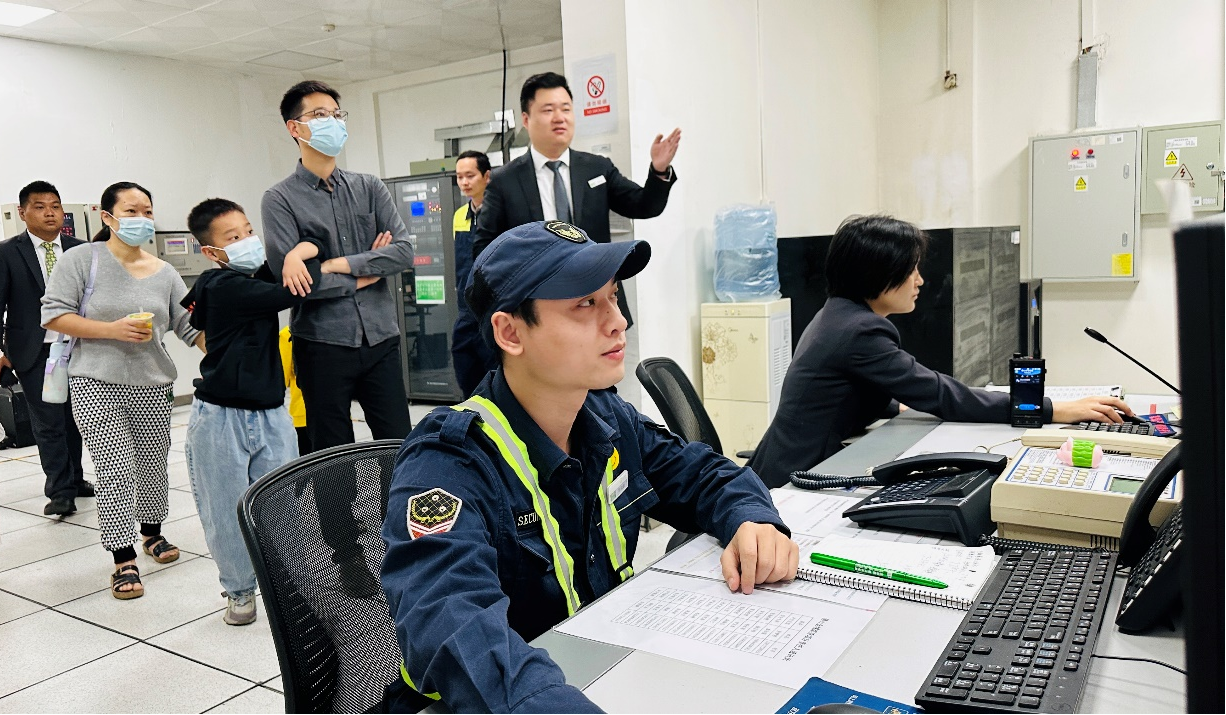 天博体育官方平台入口深入设备房“幕后”零距离探访万科物业社区隐秘的角落(图6)