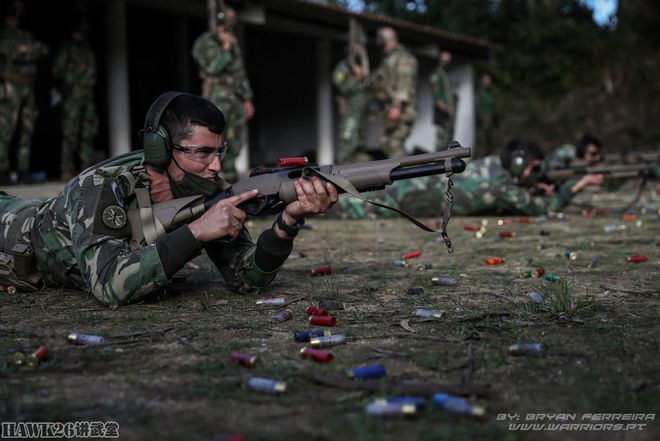 天博体育葡萄牙陆军轻武器射击训练 一夜之间变土豪 意大利霰弹枪成焦点(图4)